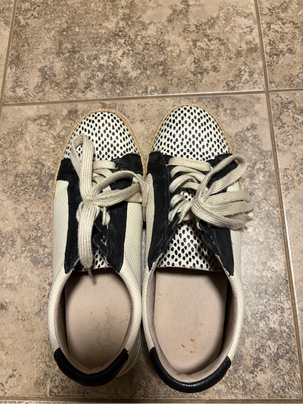 Crown Vintage Adelite Black and Cream Faux Snake Size 9